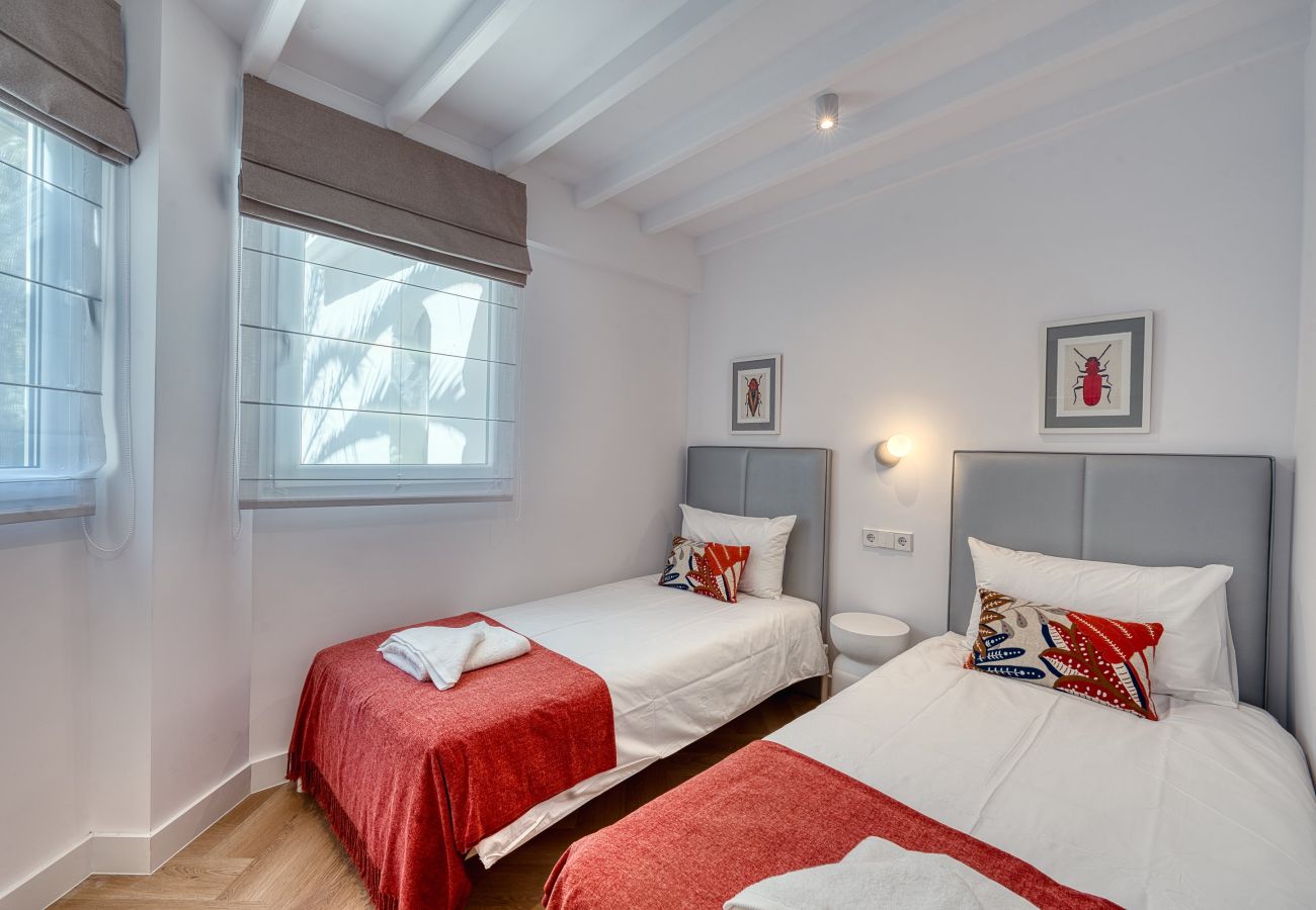 Apartamento en Marbella - 1081 Luxurious Beachfront Penthouse with Jacuzzi