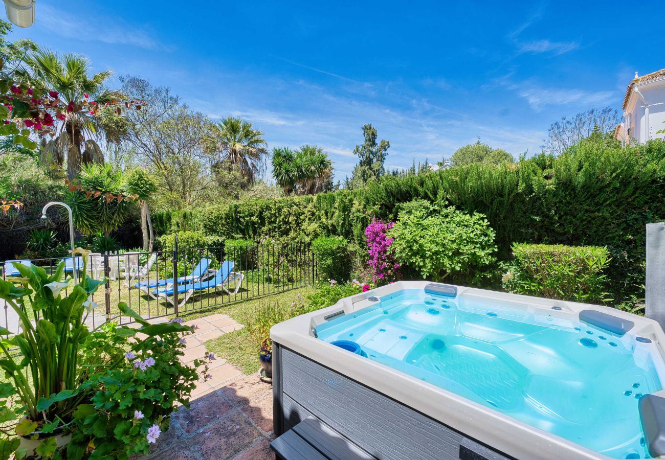 Villa en Estepona - 1106 Luxurious Family Villa with Heated Pool