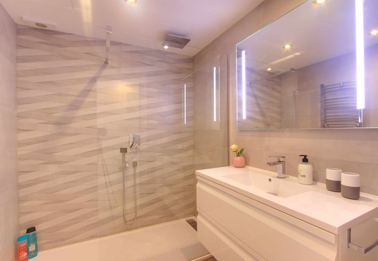 Apartamento en Marbella - 1093 Beachfront Luxury at Golden Beach