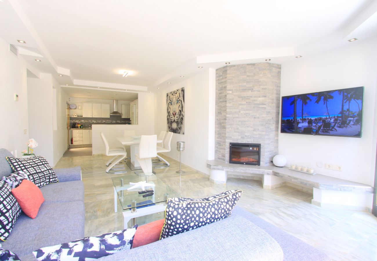 Apartamento en Marbella - 1093 Beachfront Luxury at Golden Beach