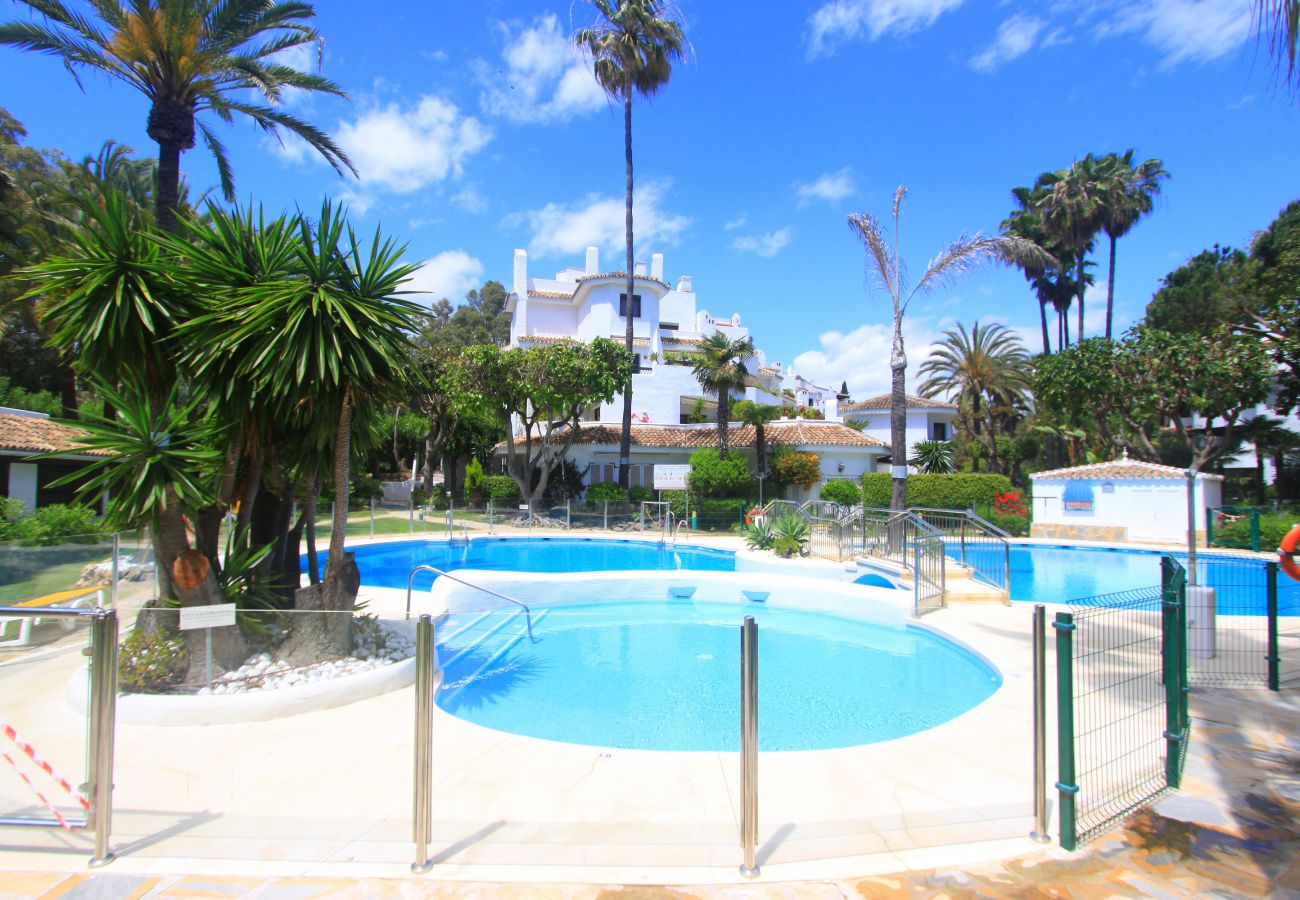 Apartamento en Marbella - 1093 Beachfront Luxury at Golden Beach