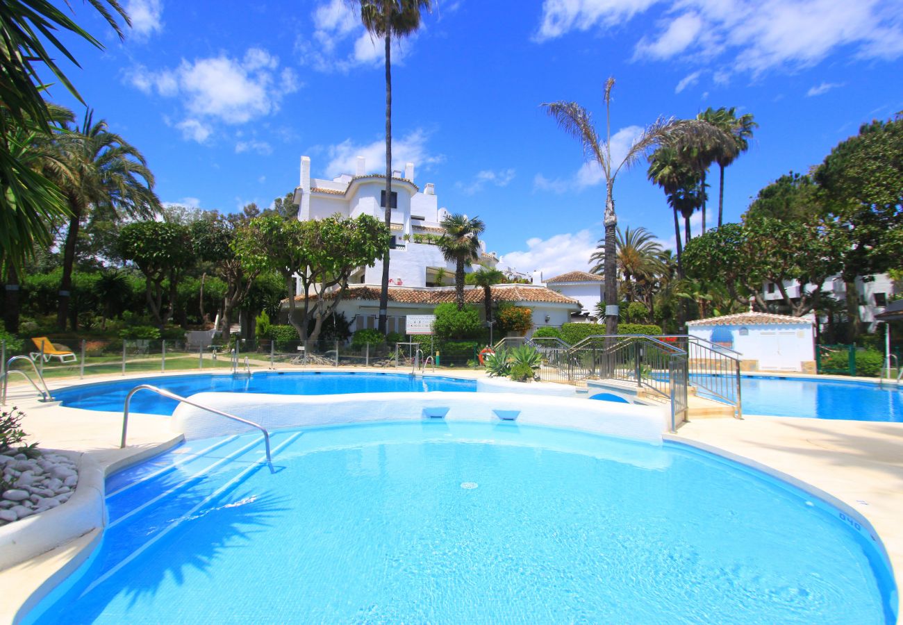 Apartamento en Marbella - 1093 Beachfront Luxury at Golden Beach