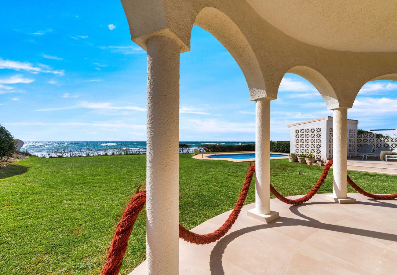 Villa en Marbella - 1100 Stunning Marbesa Beachfront Villa with Garden