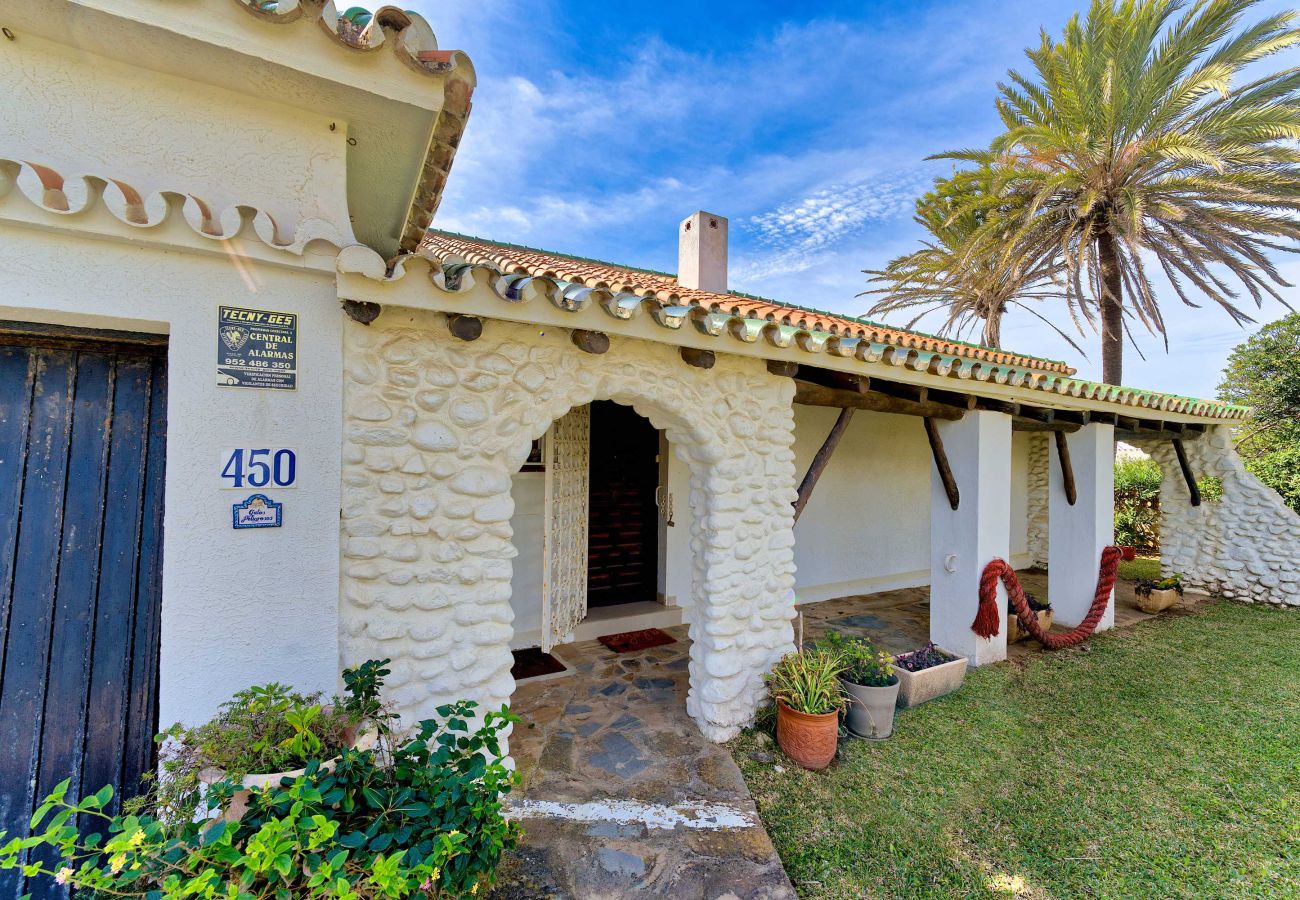 Villa en Marbella - 1100 Stunning Marbesa Beachfront Villa with Garden