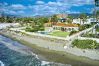 Villa en Marbella - 1100 Stunning Marbesa Beachfront Villa with Garden