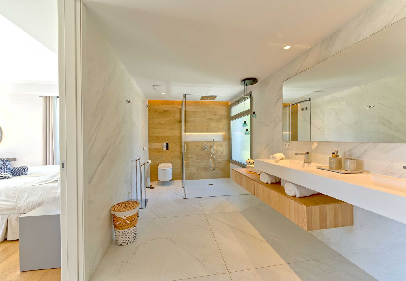 Villa en Marbella - 2244 Luxury Modern Villa with Pool in Puerto Banús