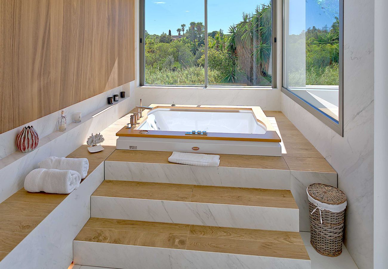 Villa en Marbella - 2244 Luxury Modern Villa with Pool in Puerto Banús