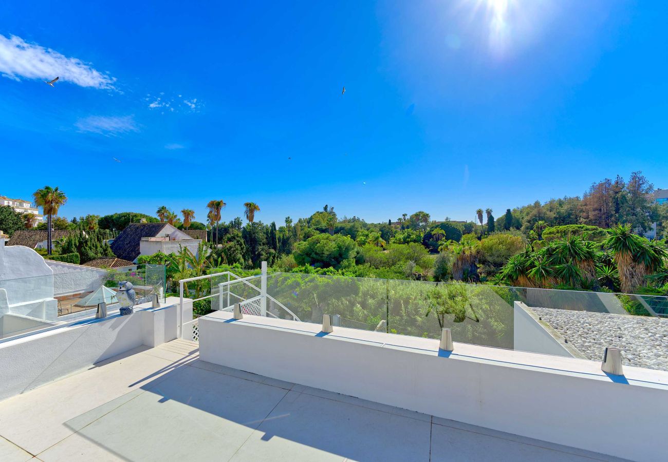 Villa en Marbella - 2244 Luxury Modern Villa with Pool in Puerto Banús