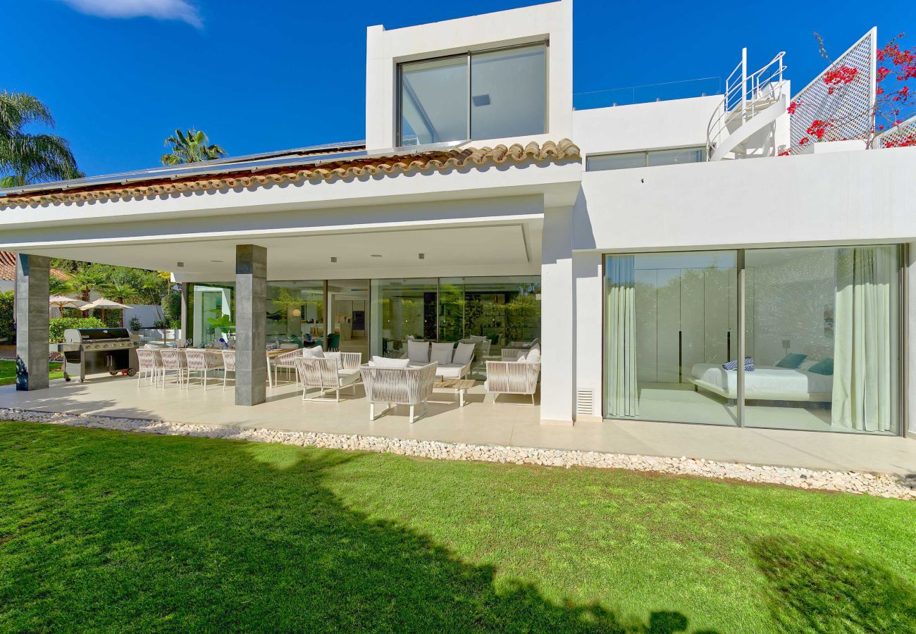 Villa en Marbella - 2244 Luxury Modern Villa with Pool in Puerto Banús