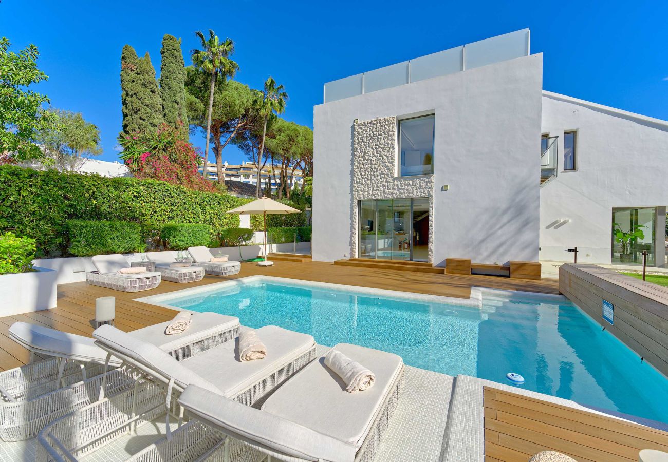 Villa en Marbella - 2244 Luxury Modern Villa with Pool in Puerto Banús