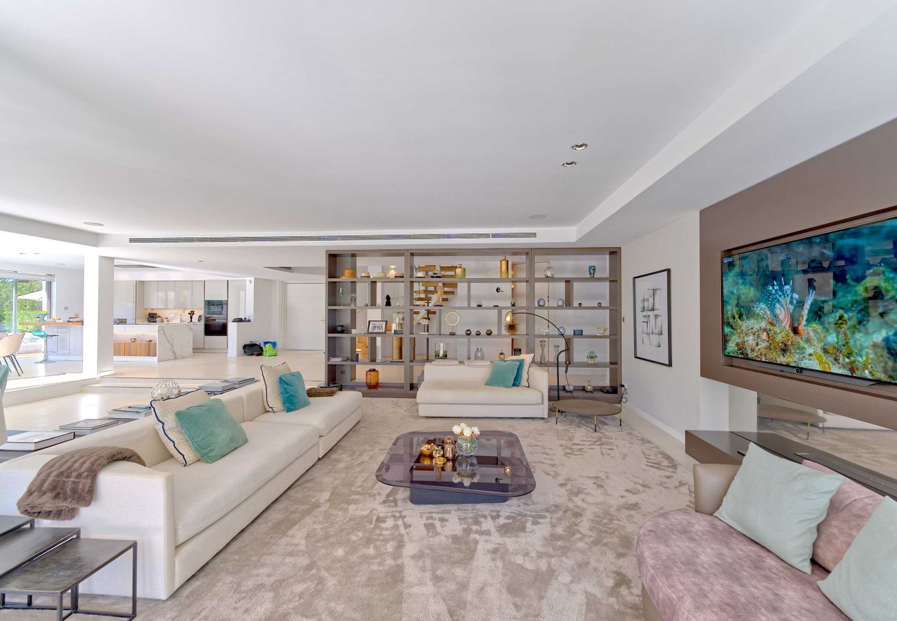 Villa en Marbella - 2244 Luxury Modern Villa with Pool in Puerto Banús