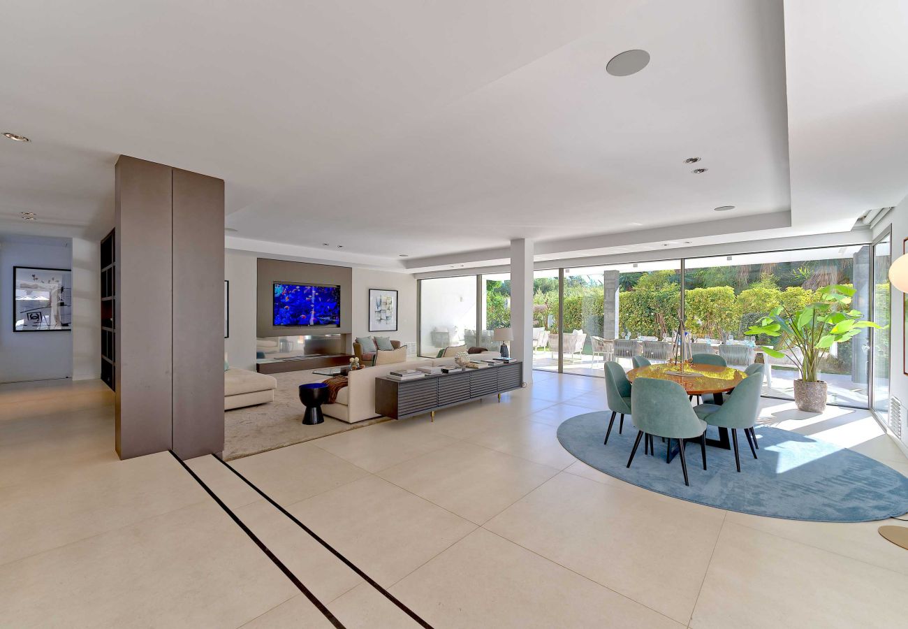 Villa en Marbella - 2244 Luxury Modern Villa with Pool in Puerto Banús