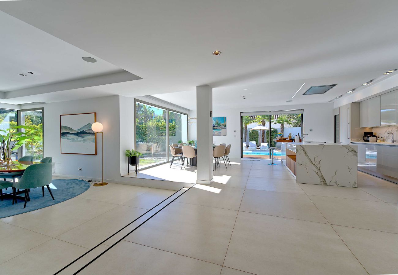 Villa en Marbella - 2244 Luxury Modern Villa with Pool in Puerto Banús