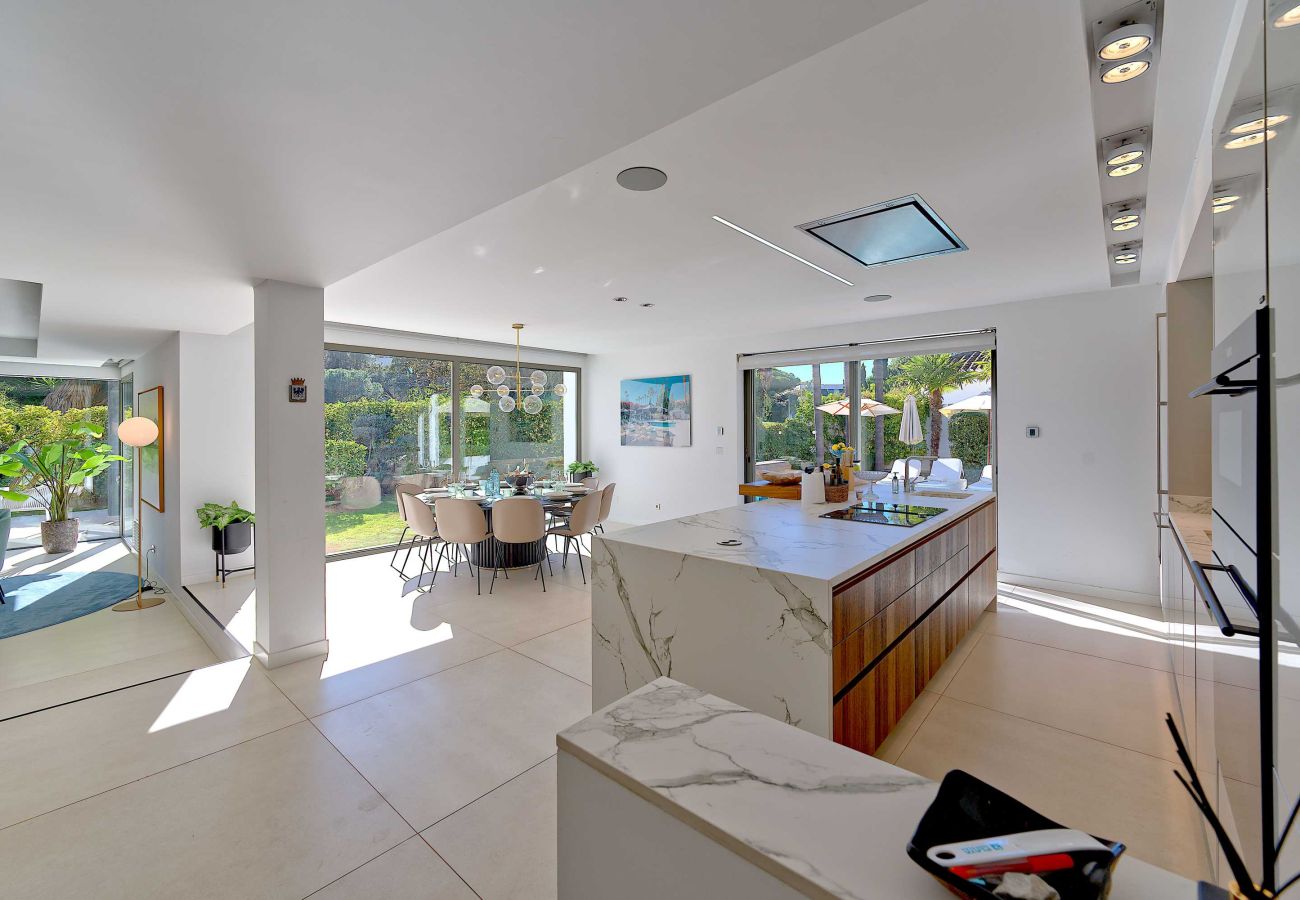 Villa en Marbella - 2244 Luxury Modern Villa with Pool in Puerto Banús