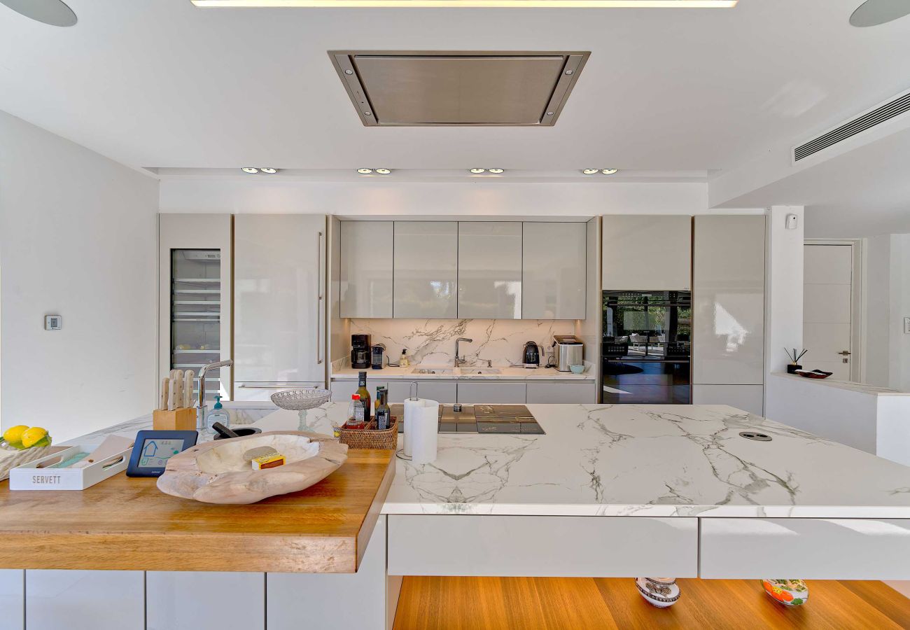 Villa en Marbella - 2244 Luxury Modern Villa with Pool in Puerto Banús