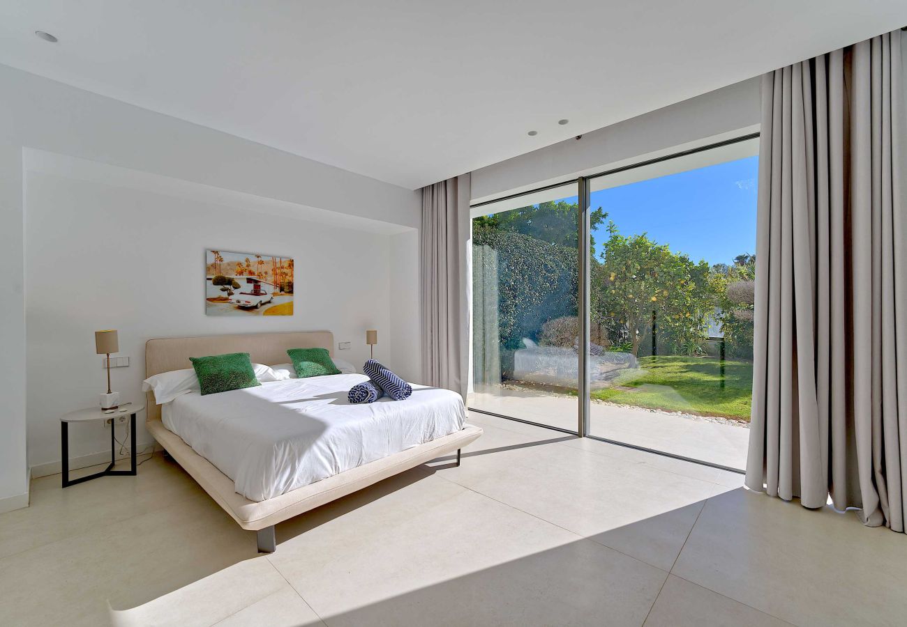 Villa en Marbella - 2244 Luxury Modern Villa with Pool in Puerto Banús