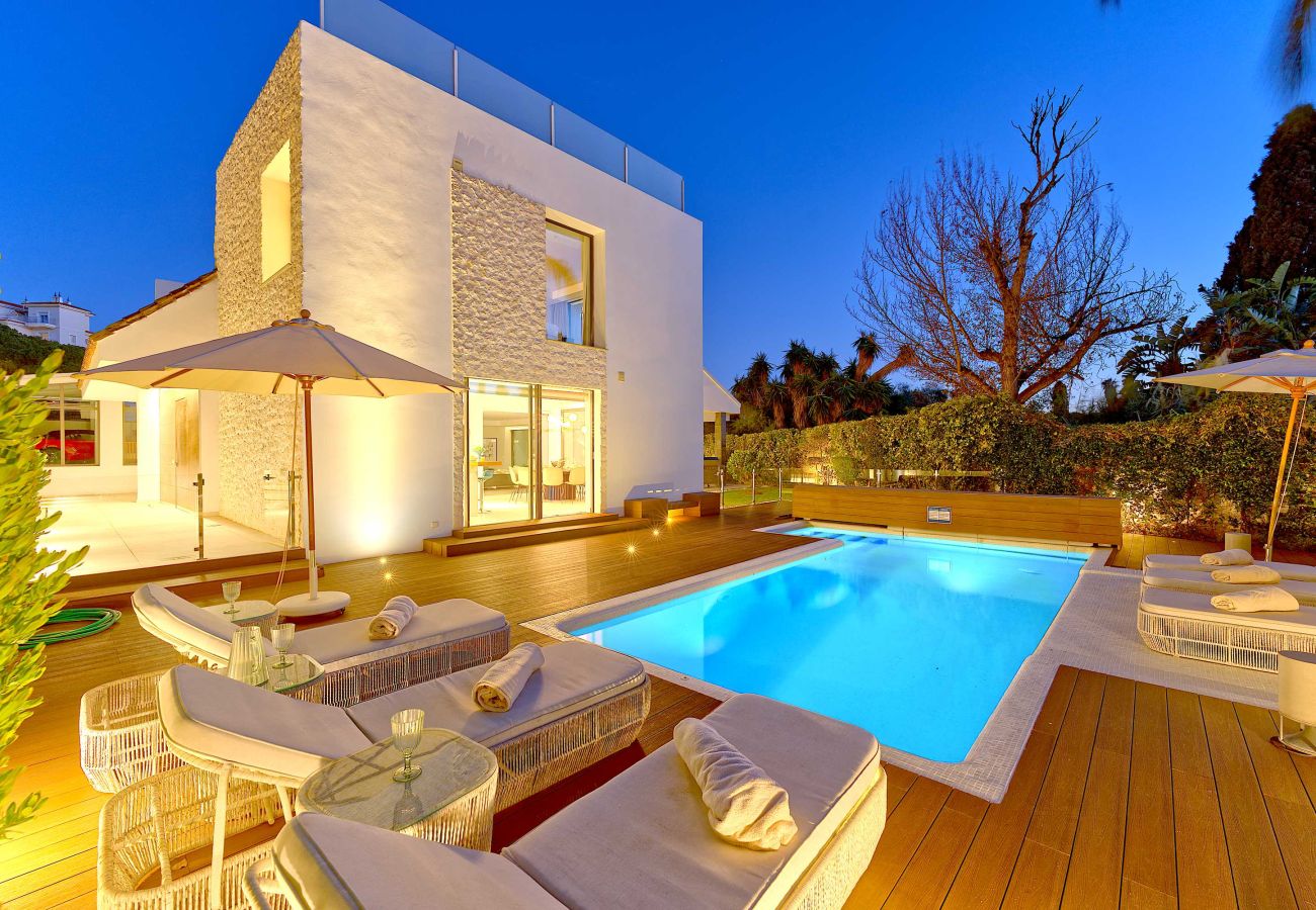 Villa en Marbella - 2244 Luxury Modern Villa with Pool in Puerto Banús