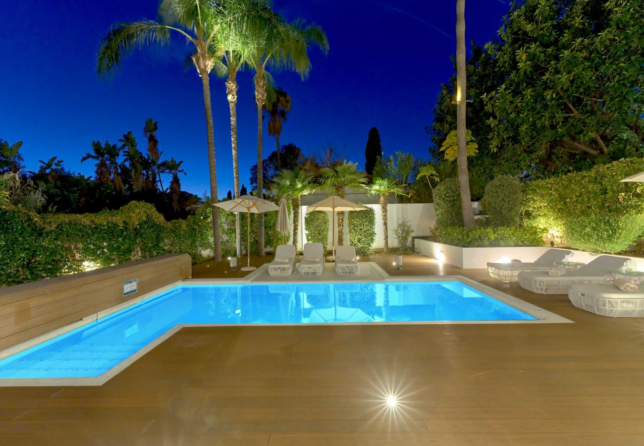 Villa en Marbella - 2244 Luxury Modern Villa with Pool in Puerto Banús