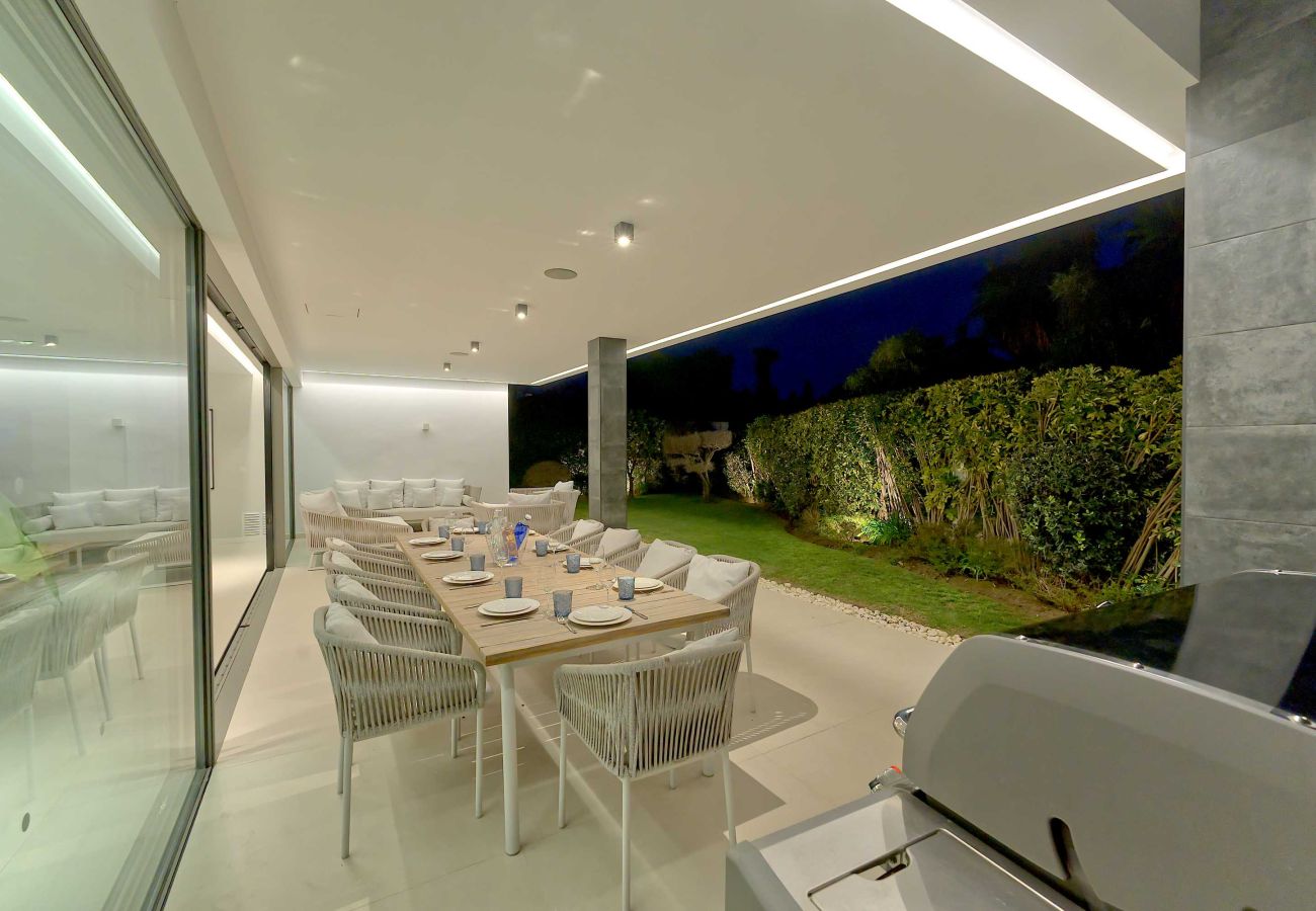 Villa en Marbella - 2244 Luxury Modern Villa with Pool in Puerto Banús