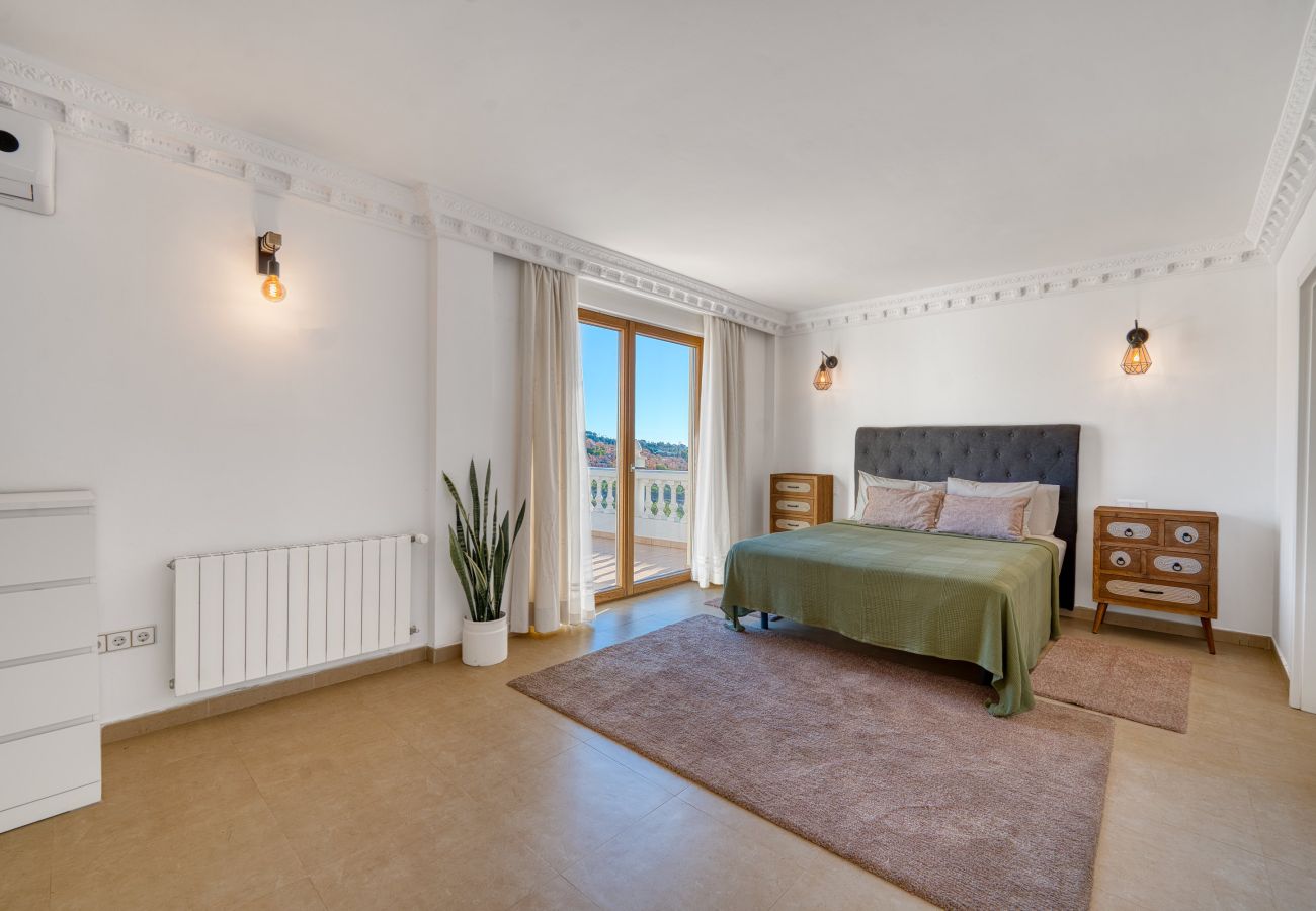 Villa en Marbella - 3077 Luxury Villa with Pool and Views in Elviria,