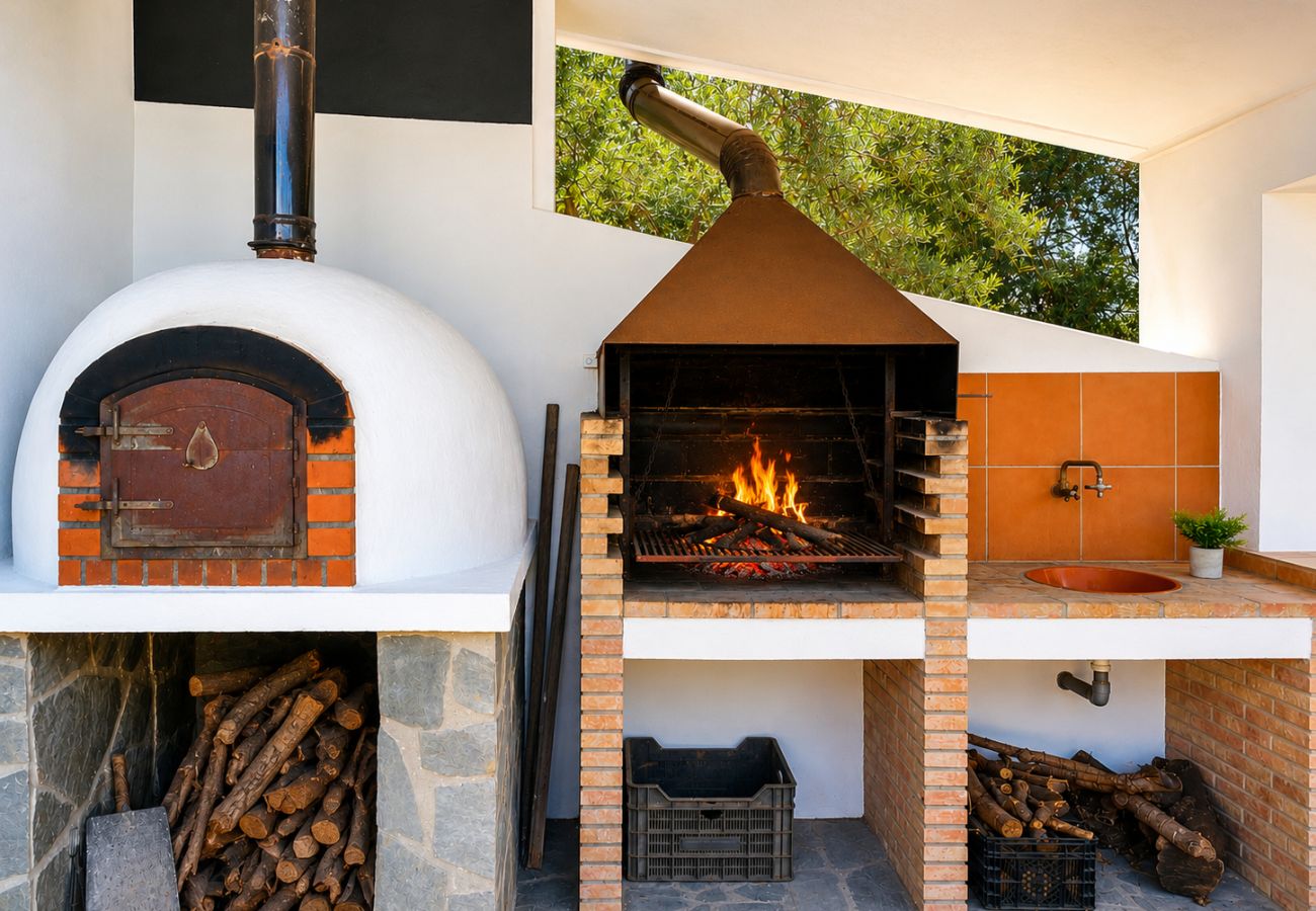 Casa rural en Sayalonga - Cortijo Majuelo con piscina privada Sayalonga