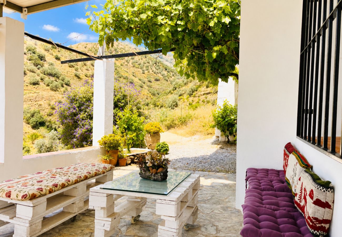 Casa rural en Sayalonga - Cortijo Majuelo con piscina privada Sayalonga