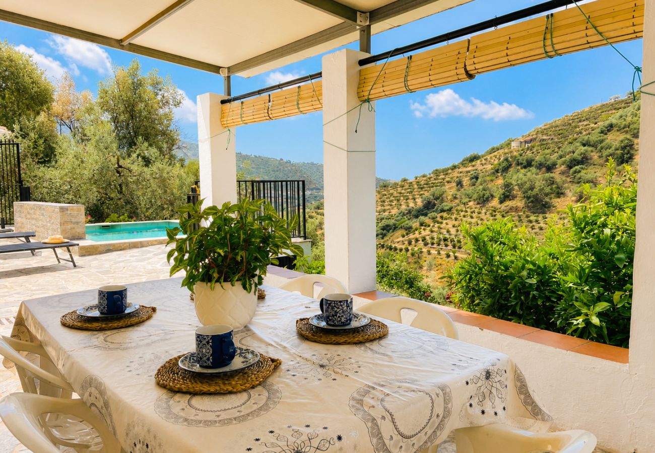 Casa rural en Sayalonga - Cortijo Majuelo con piscina privada Sayalonga