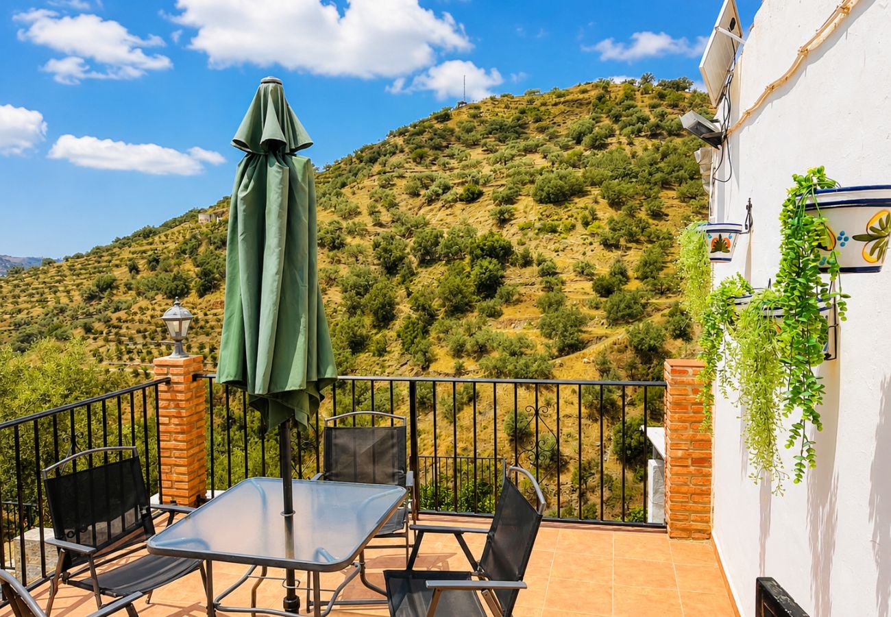 Casa rural en Sayalonga - Cortijo Majuelo con piscina privada Sayalonga