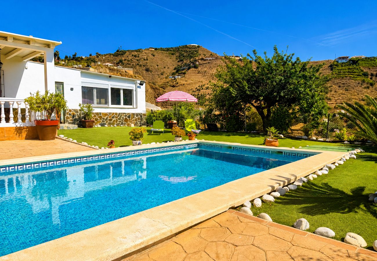 Casa en Torrox Costa - Cortijo las Flores con piscina privada
