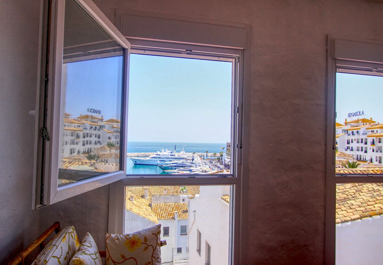 Apartment in Marbella - 1079 Puerto Banus Apartment with Marina View