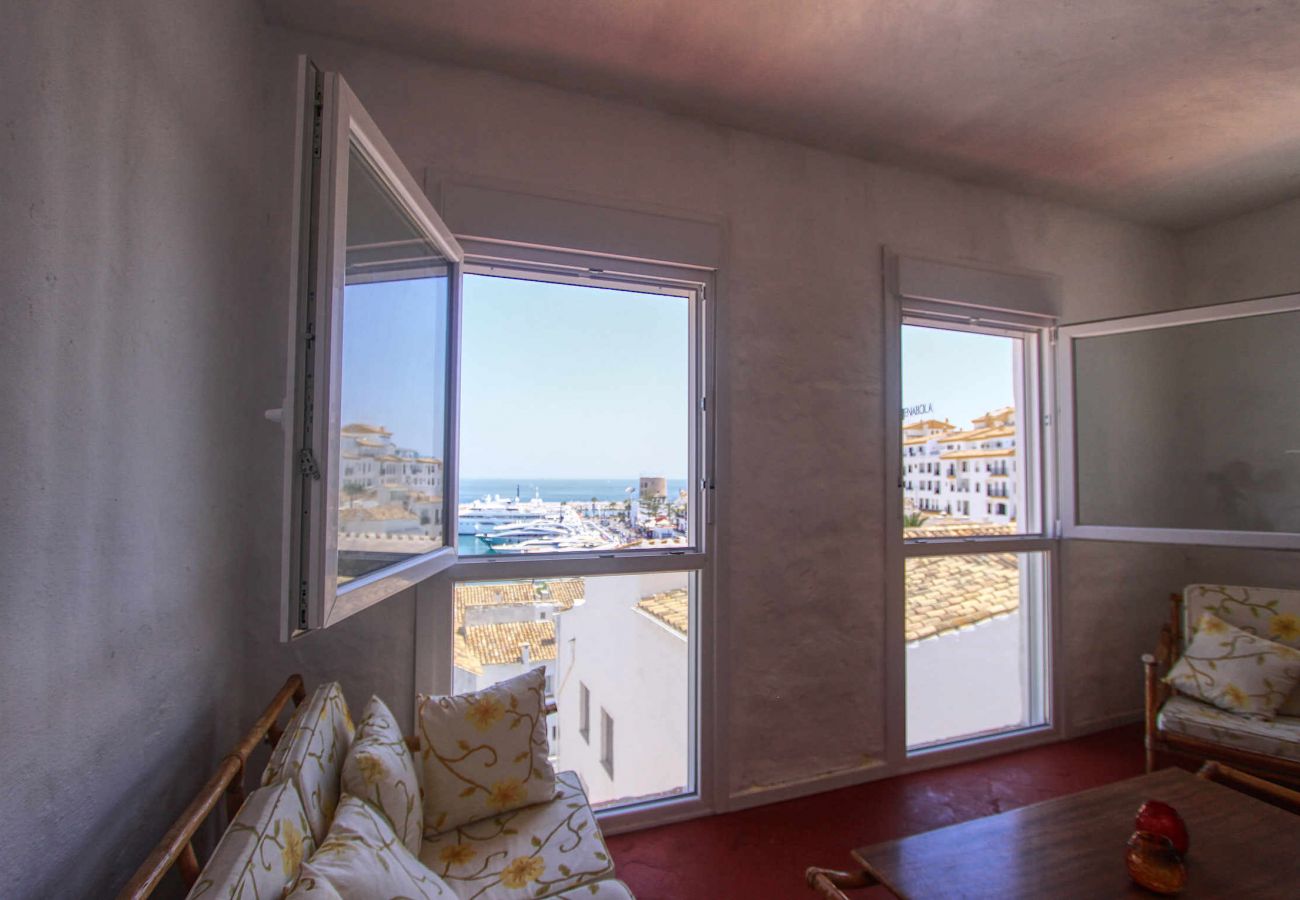 Apartment in Marbella - 1079 Puerto Banus Apartment with Marina View
