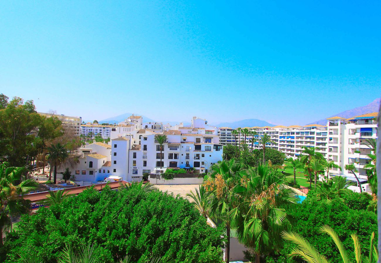 Apartment in Marbella - 1079 Puerto Banus Apartment with Marina View