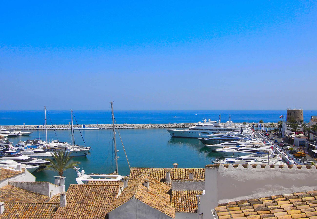 Apartment in Marbella - 1079 Puerto Banus Apartment with Marina View