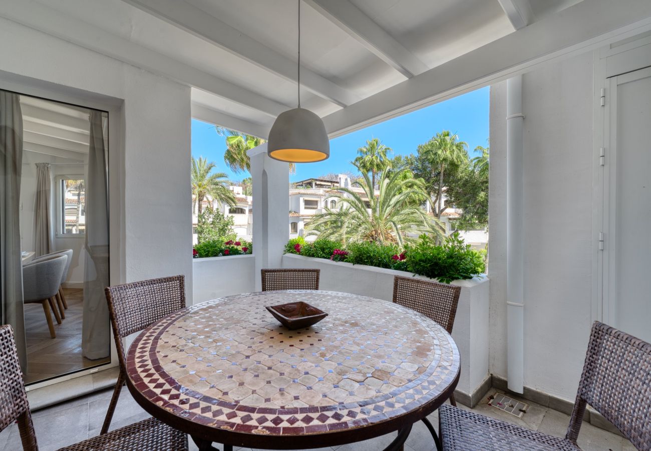 Apartment in Marbella - 1081 Luxurious Beachfront Penthouse with Jacuzzi