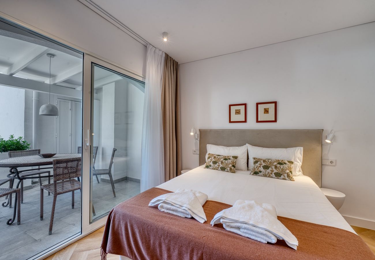 Apartment in Marbella - 1081 Luxurious Beachfront Penthouse with Jacuzzi