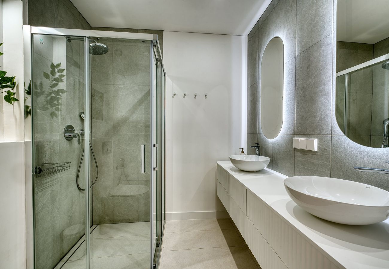Apartment in Marbella - 1081 Luxurious Beachfront Penthouse with Jacuzzi