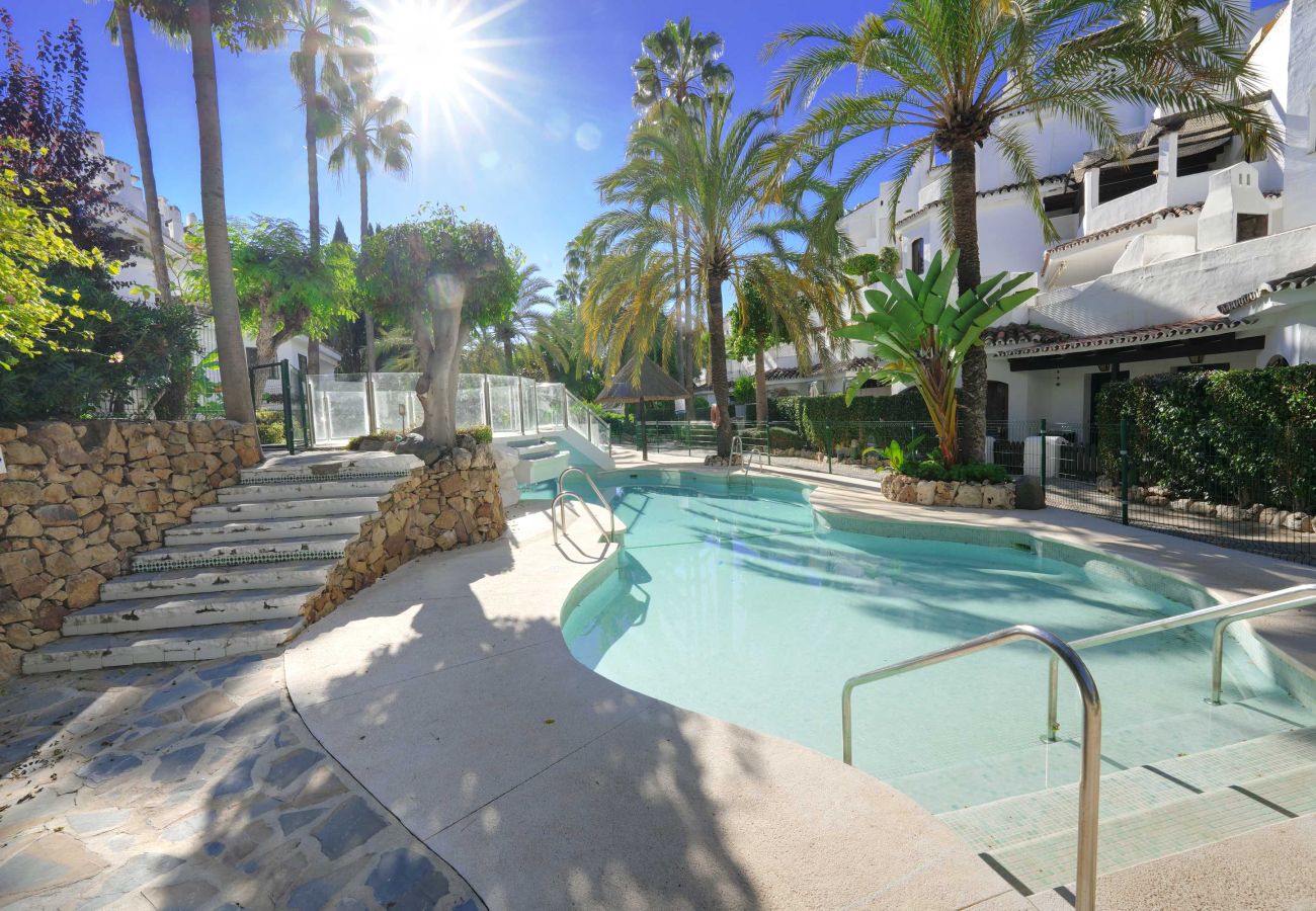 Apartment in Marbella - 1081 Luxurious Beachfront Penthouse with Jacuzzi