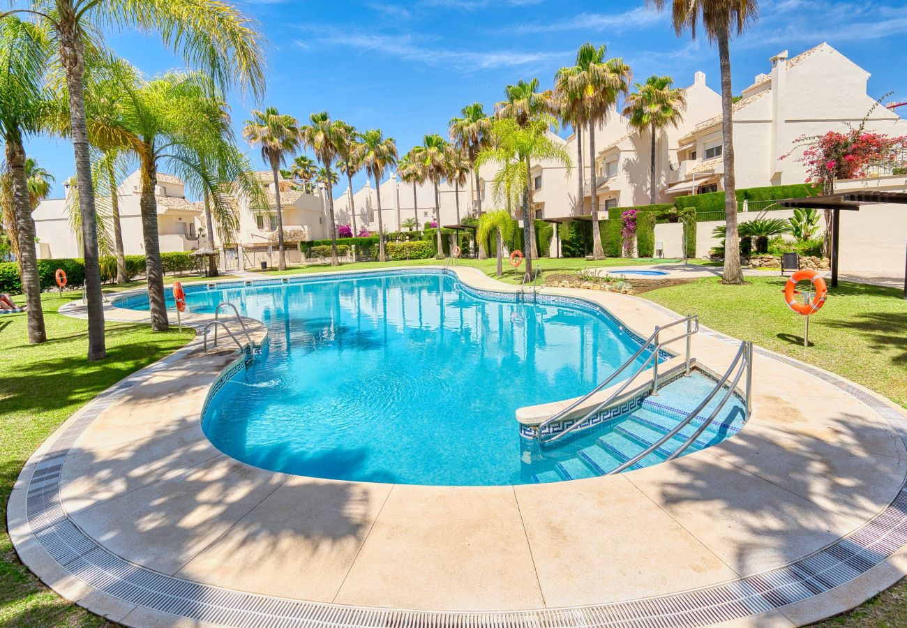 House in Marbella - 1107 Elegant Beachfront House with Pool