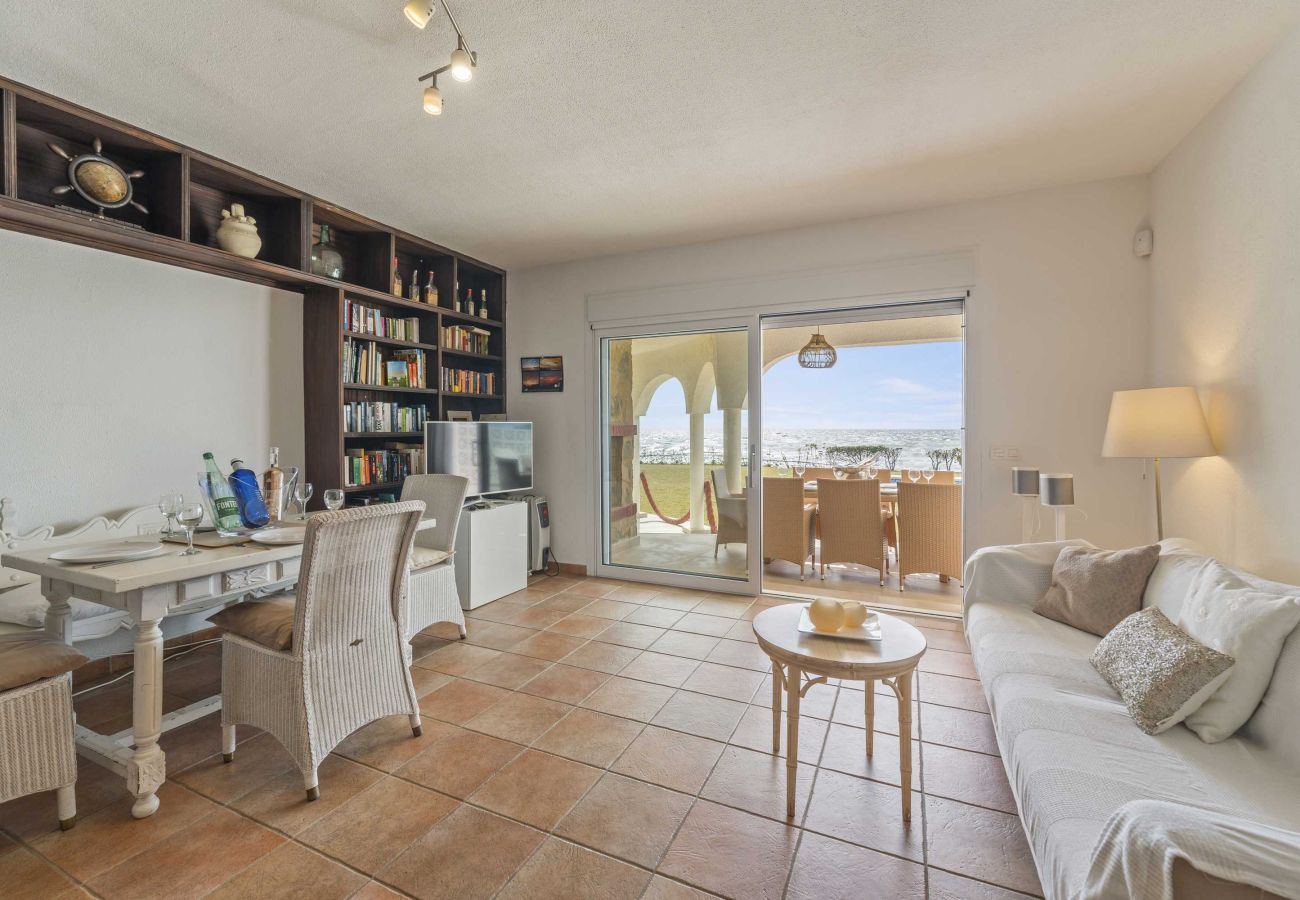Villa in Marbella - 1100 Stunning Marbesa Beachfront Villa with Garden