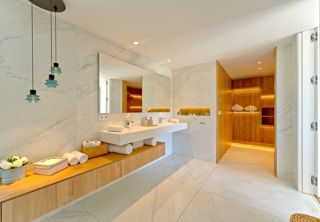 Villa in Marbella - 2244 Luxury Modern Villa with Pool in Puerto Banús