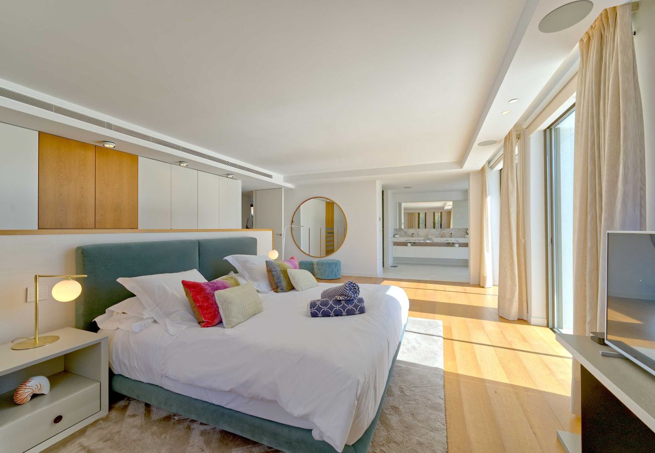 Villa in Marbella - 2244 Luxury Modern Villa with Pool in Puerto Banús