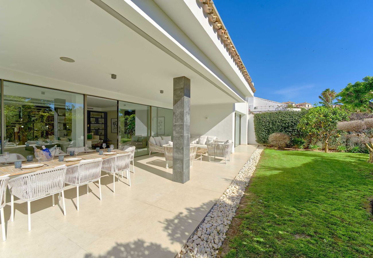 Villa in Marbella - 2244 Luxury Modern Villa with Pool in Puerto Banús