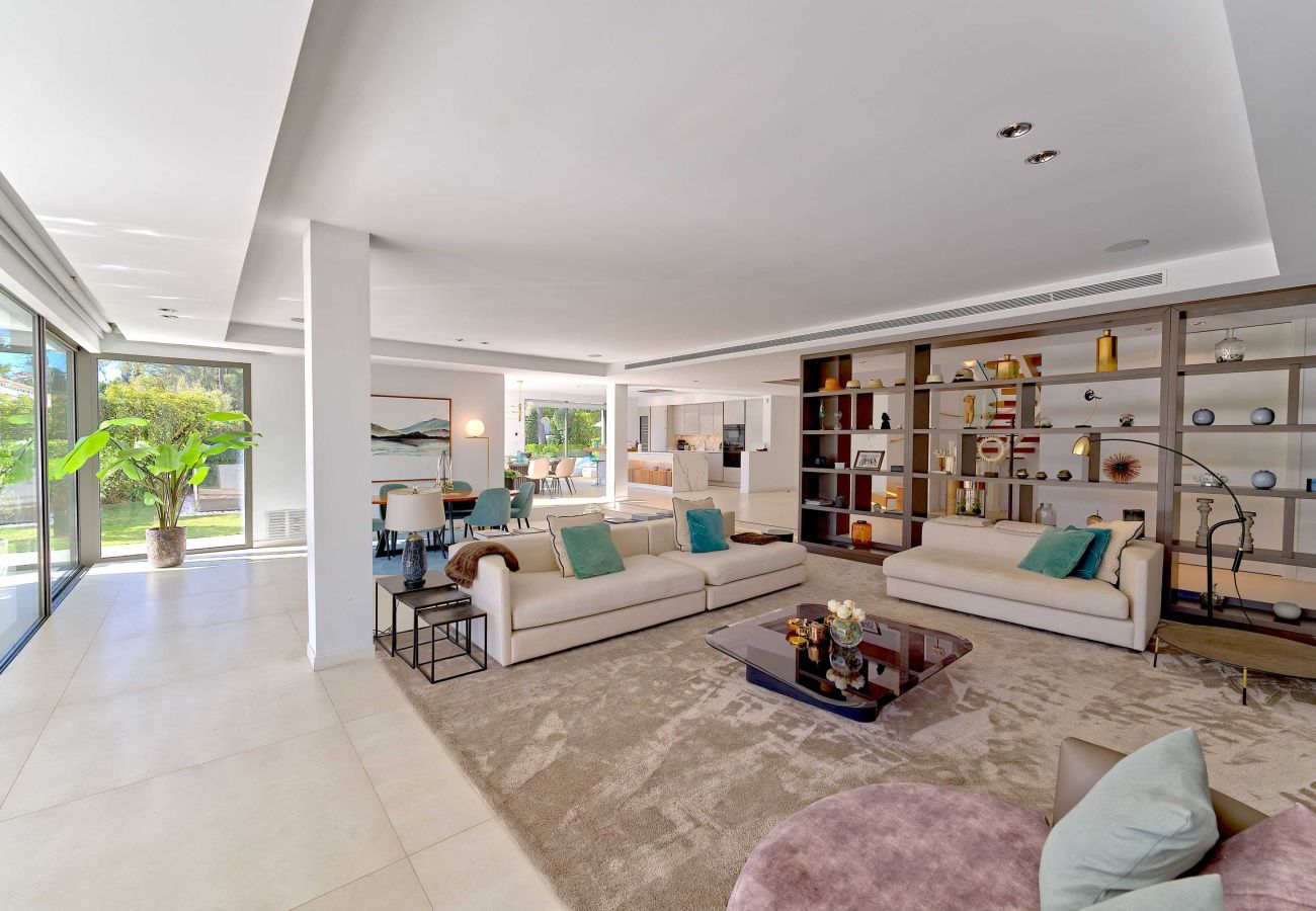 Villa in Marbella - 2244 Luxury Modern Villa with Pool in Puerto Banús