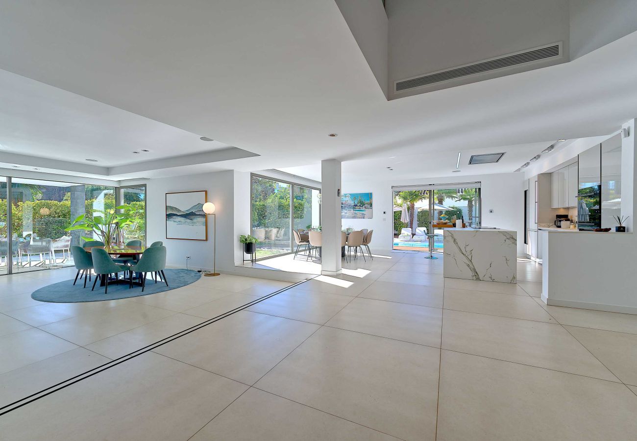 Villa in Marbella - 2244 Luxury Modern Villa with Pool in Puerto Banús