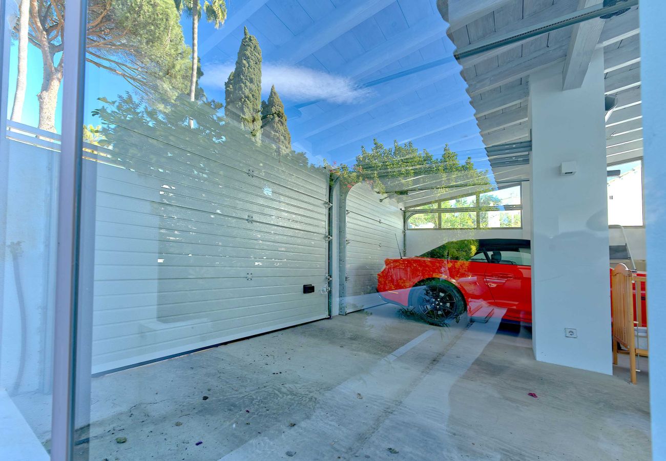 Villa in Marbella - 2244 Luxury Modern Villa with Pool in Puerto Banús