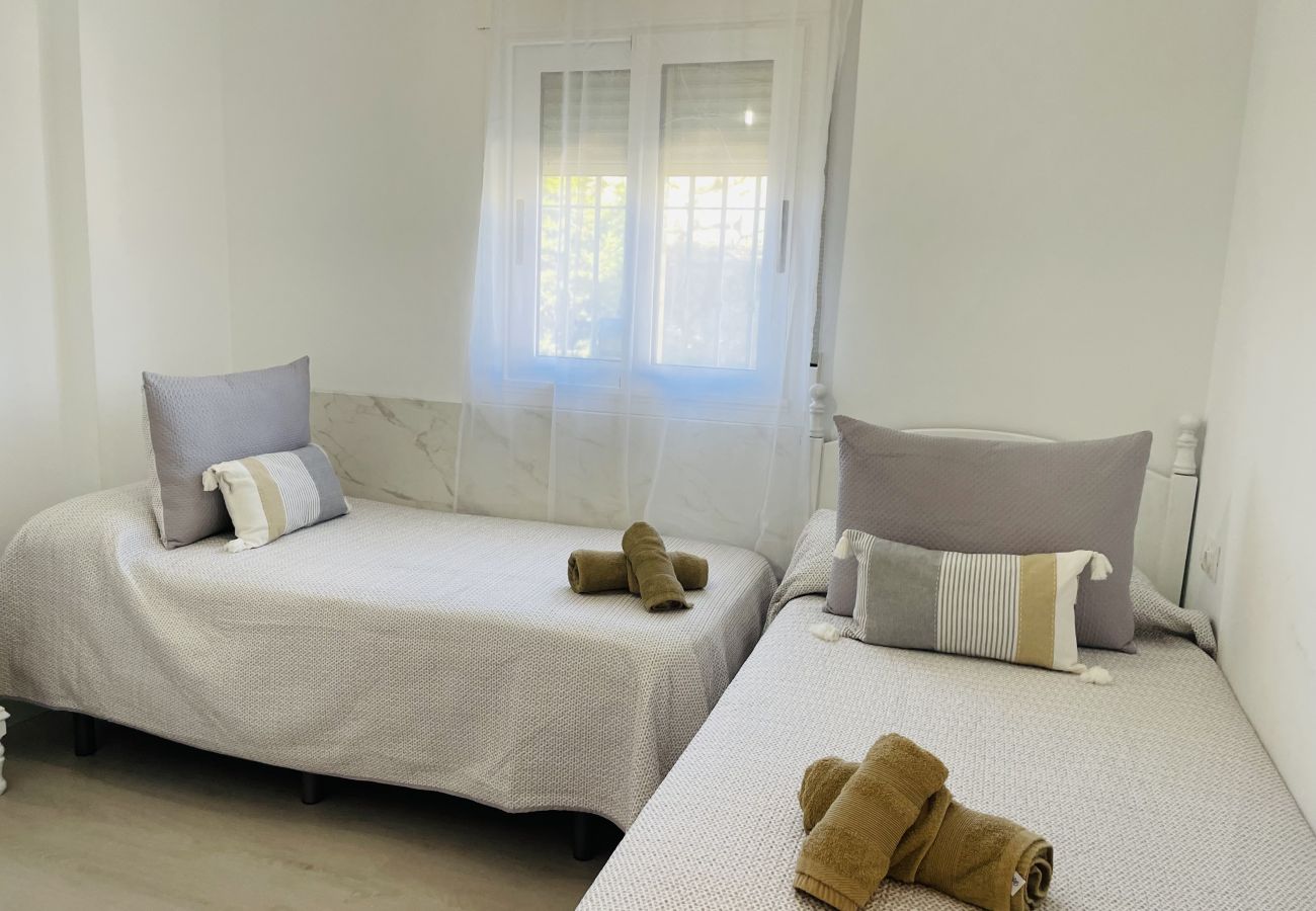 Apartment in Nerja - Apartamento Altos de Tamango con vistas y pisicina