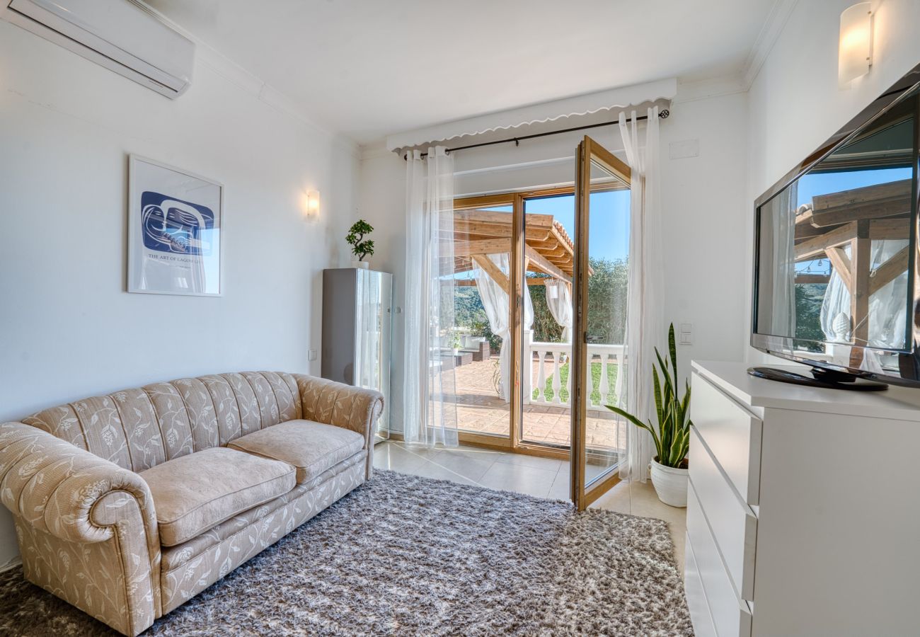 Villa in Marbella - 3077 Luxury Villa with Pool and Views in Elviria,