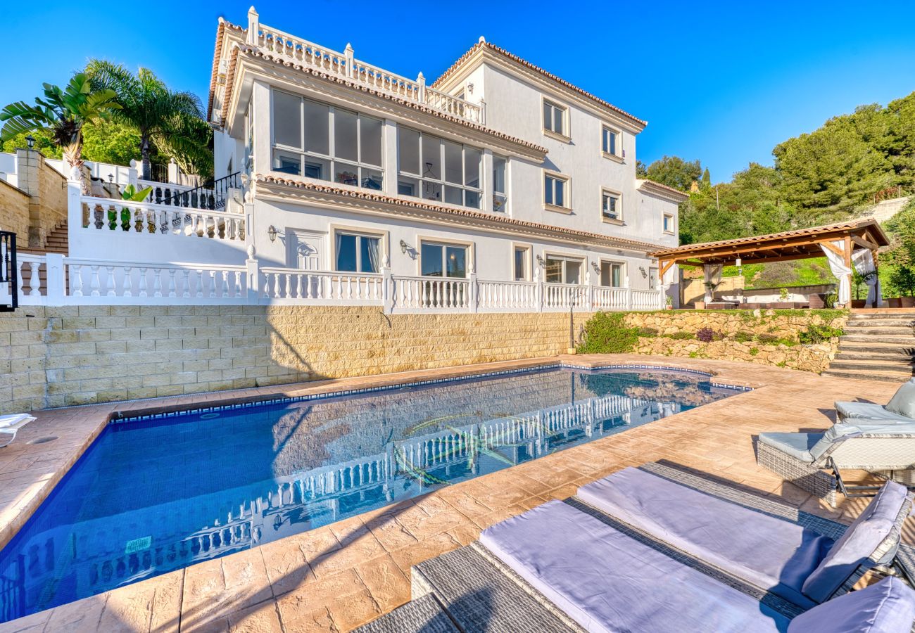 Villa in Marbella - 3077 Luxury Villa with Pool and Views in Elviria,