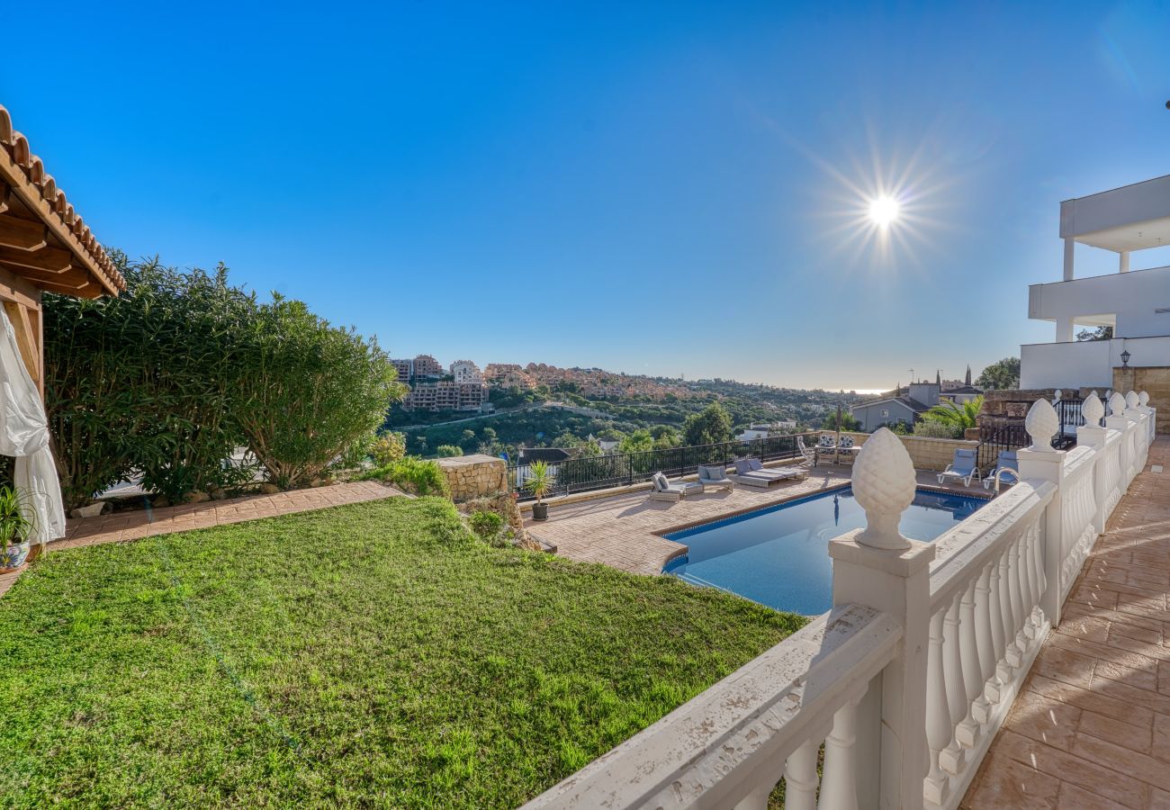Villa in Marbella - 3077 Luxury Villa with Pool and Views in Elviria,