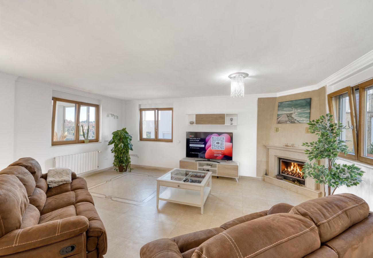 Villa in Marbella - 3077 Luxury Villa with Pool and Views in Elviria,